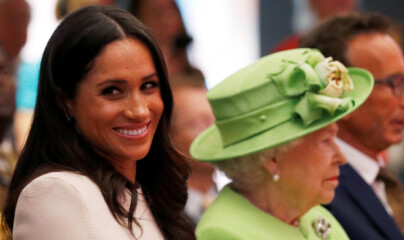 Gjennomsiktige klær, bare legger og «bustete» hår. Slik gir Meghan blaffen i den kongelige nei-lista